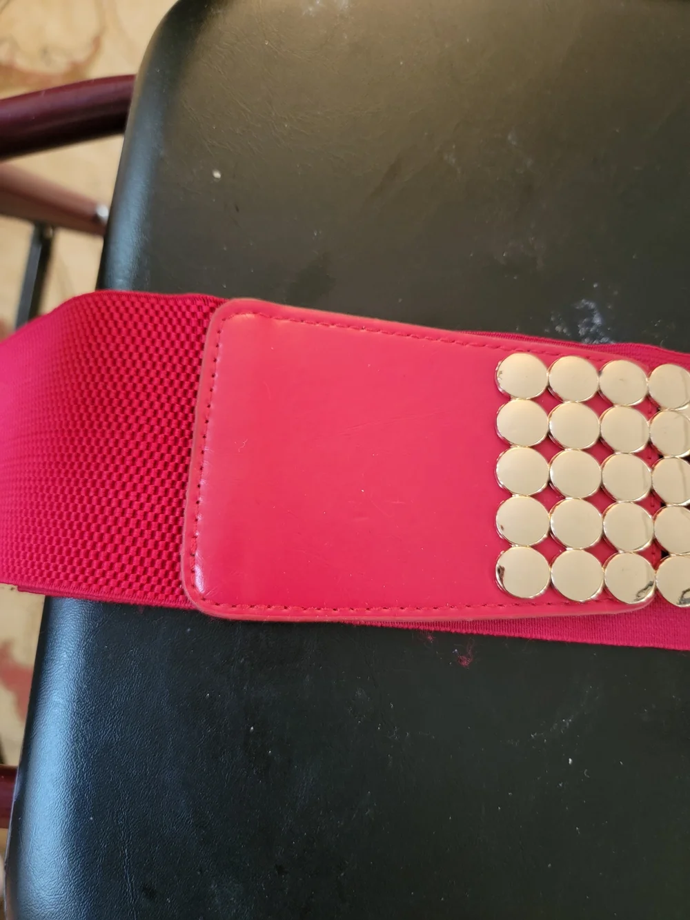 Wide Red Waist Belt with Gold Disc Accent Stretchy Sz 2(18/20)